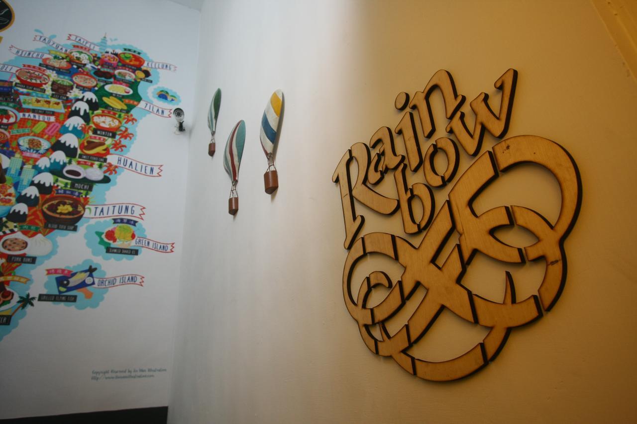 Color House Hostel Taichung Exterior photo