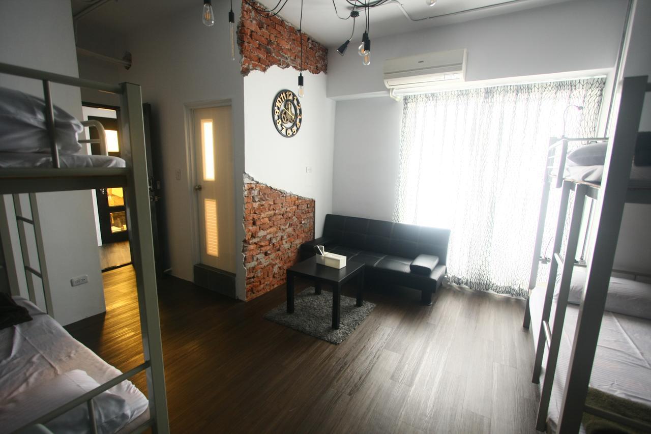 Color House Hostel Taichung Room photo