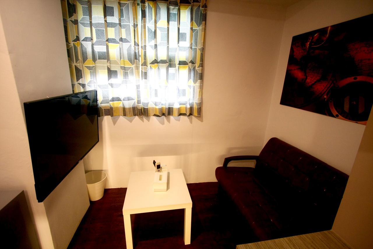 Color House Hostel Taichung Room photo