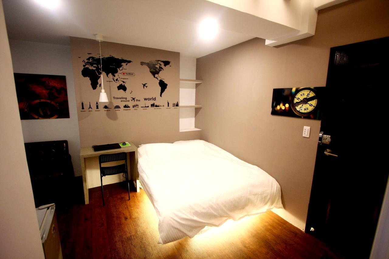 Color House Hostel Taichung Room photo