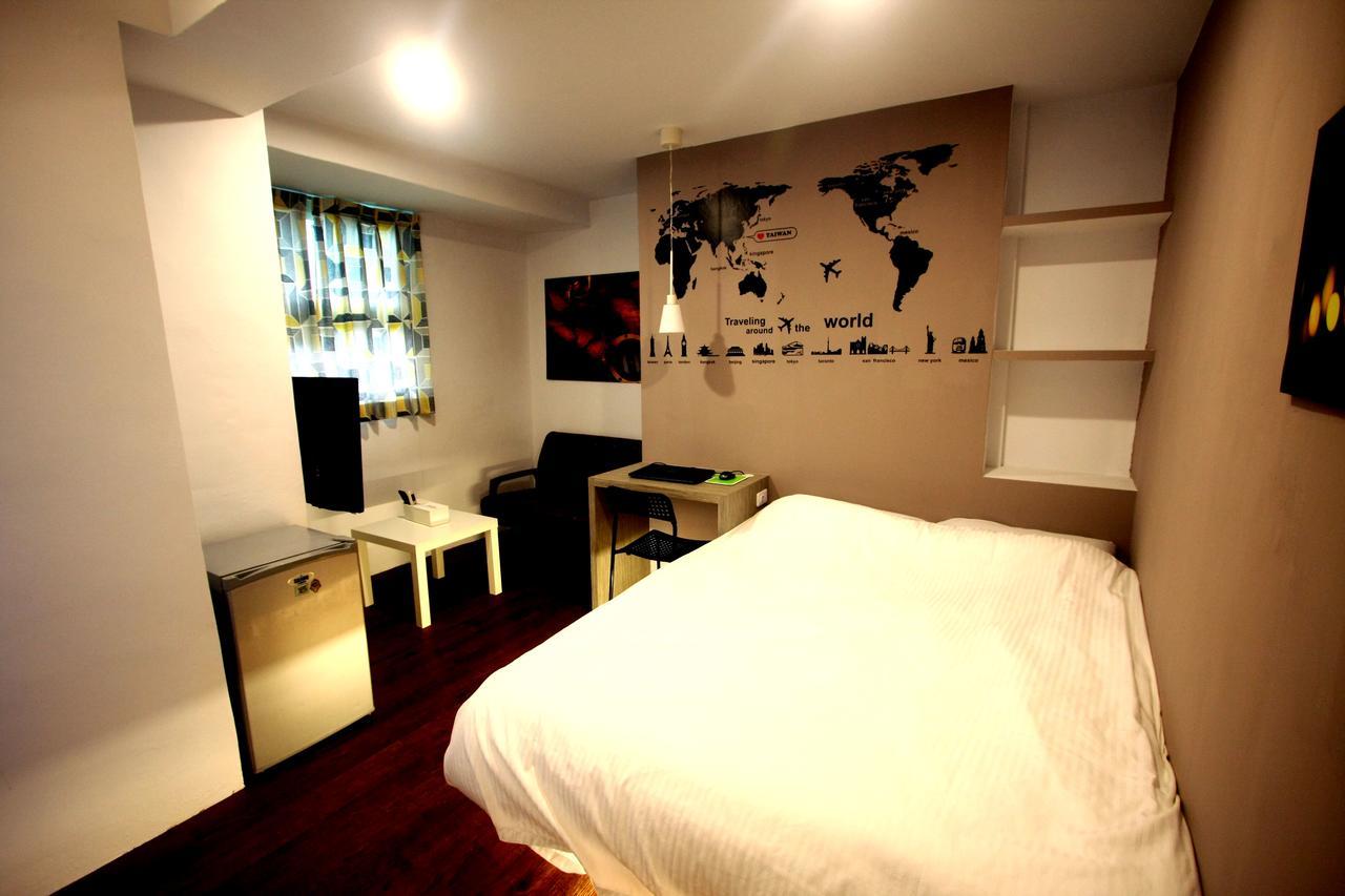 Color House Hostel Taichung Exterior photo