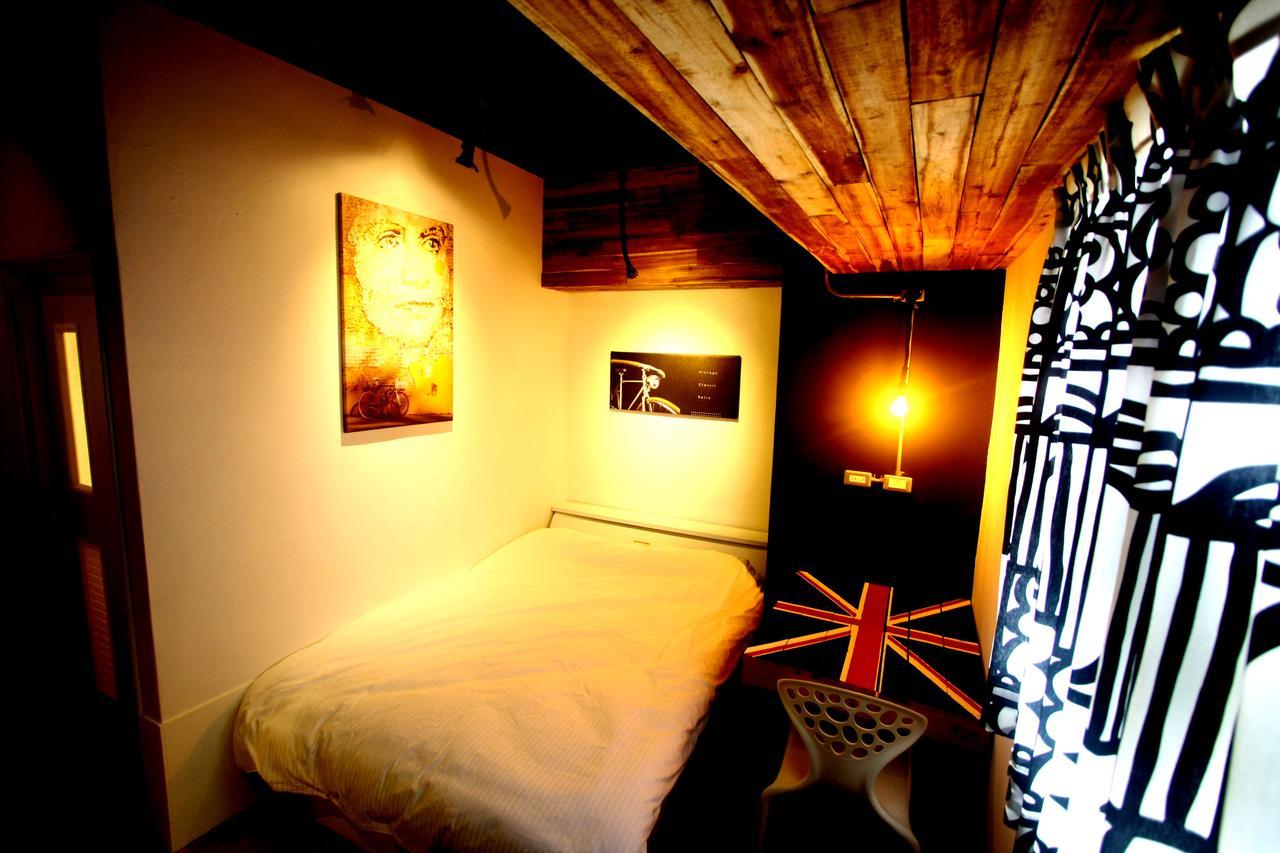 Color House Hostel Taichung Exterior photo