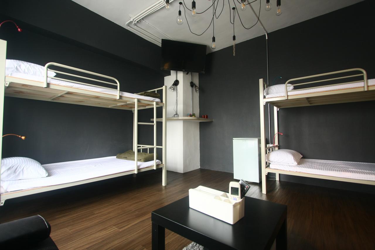 Color House Hostel Taichung Room photo