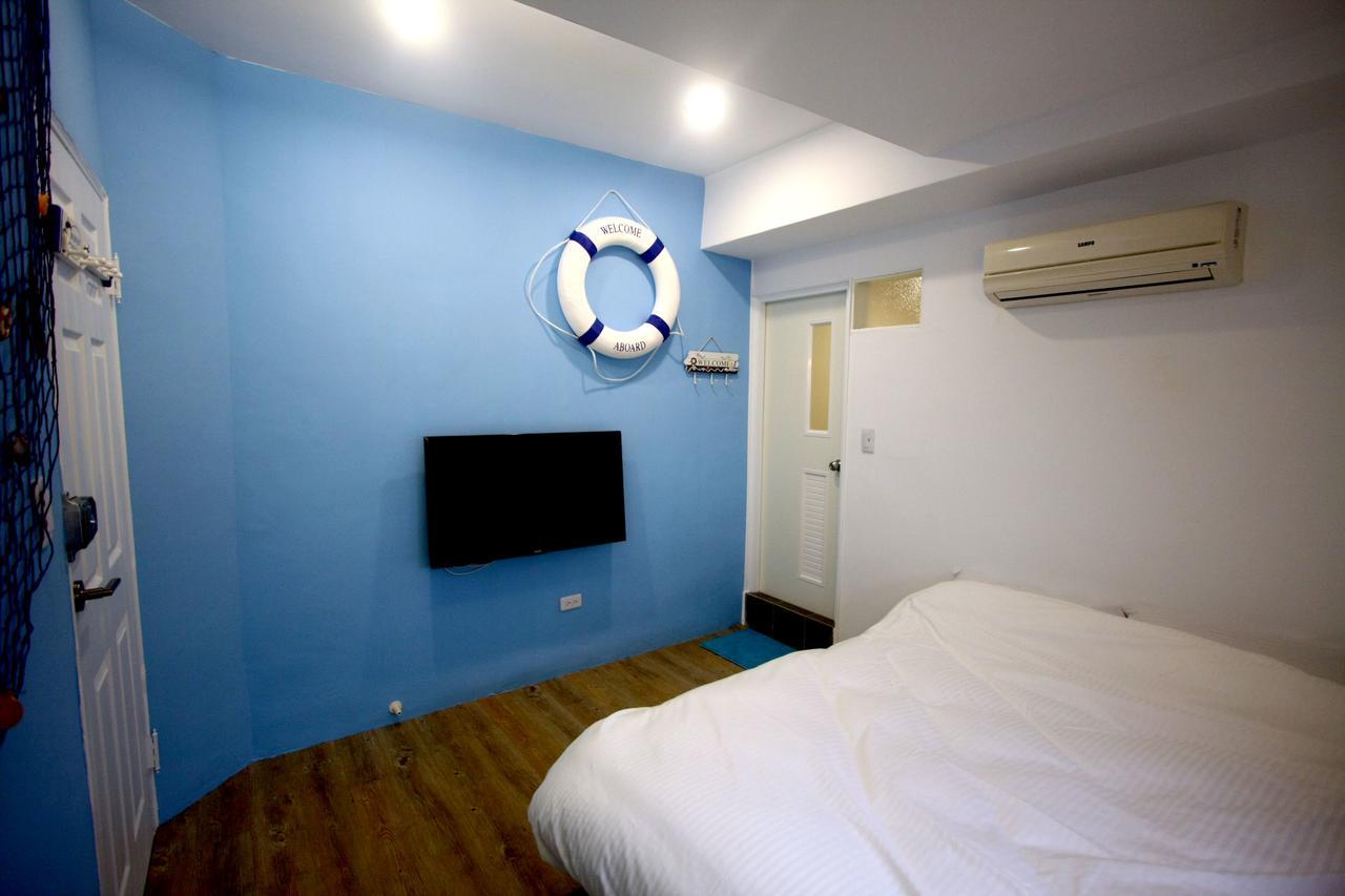 Color House Hostel Taichung Room photo
