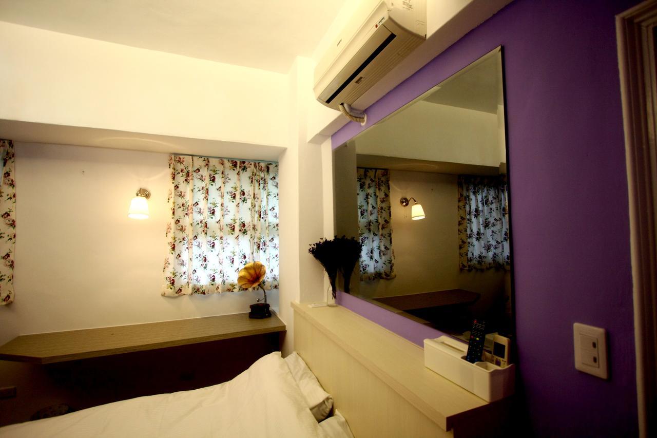 Color House Hostel Taichung Room photo