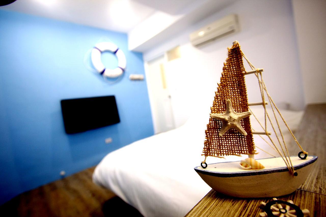 Color House Hostel Taichung Exterior photo