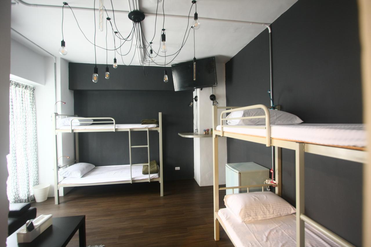Color House Hostel Taichung Room photo