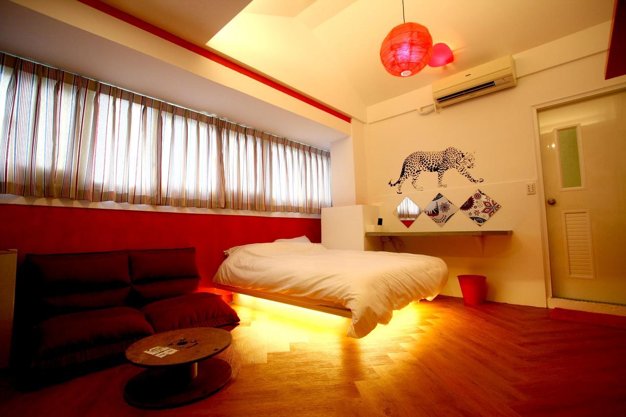 Color House Hostel Taichung Room photo