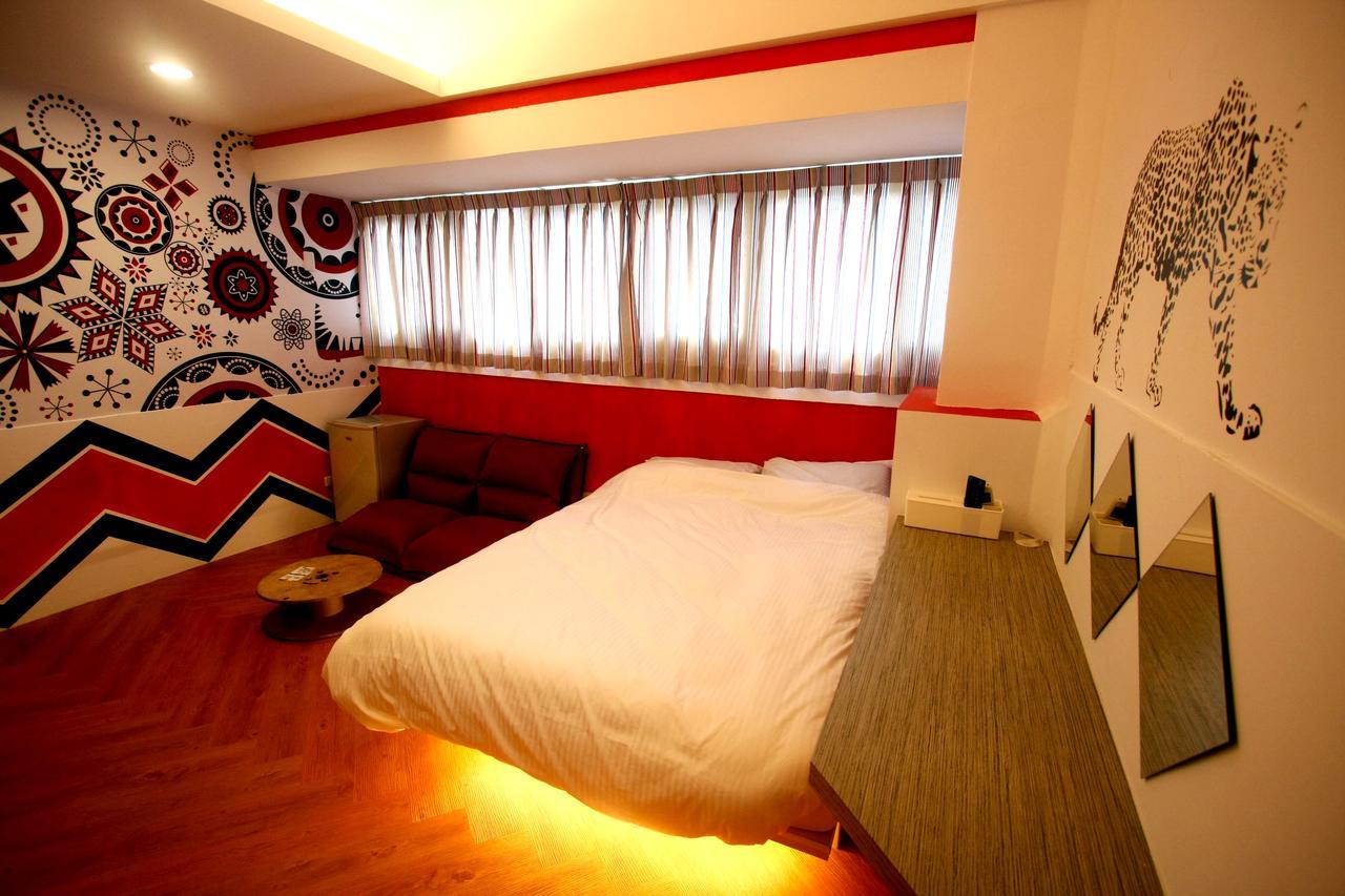 Color House Hostel Taichung Room photo